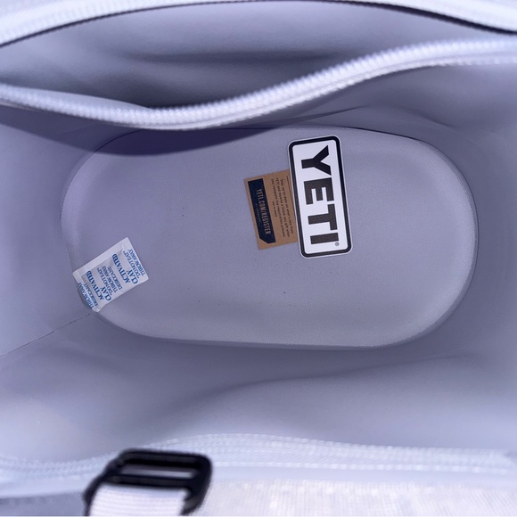 NWT Yeti Camino 20 - Cherry Blossom - Carryall Tote Camino - Picture 4 of 4